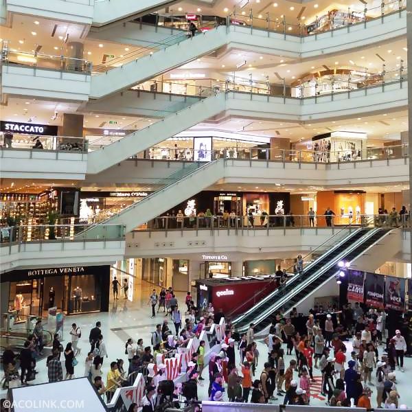 Busy shopping mall in China (ACOLINK.COM)